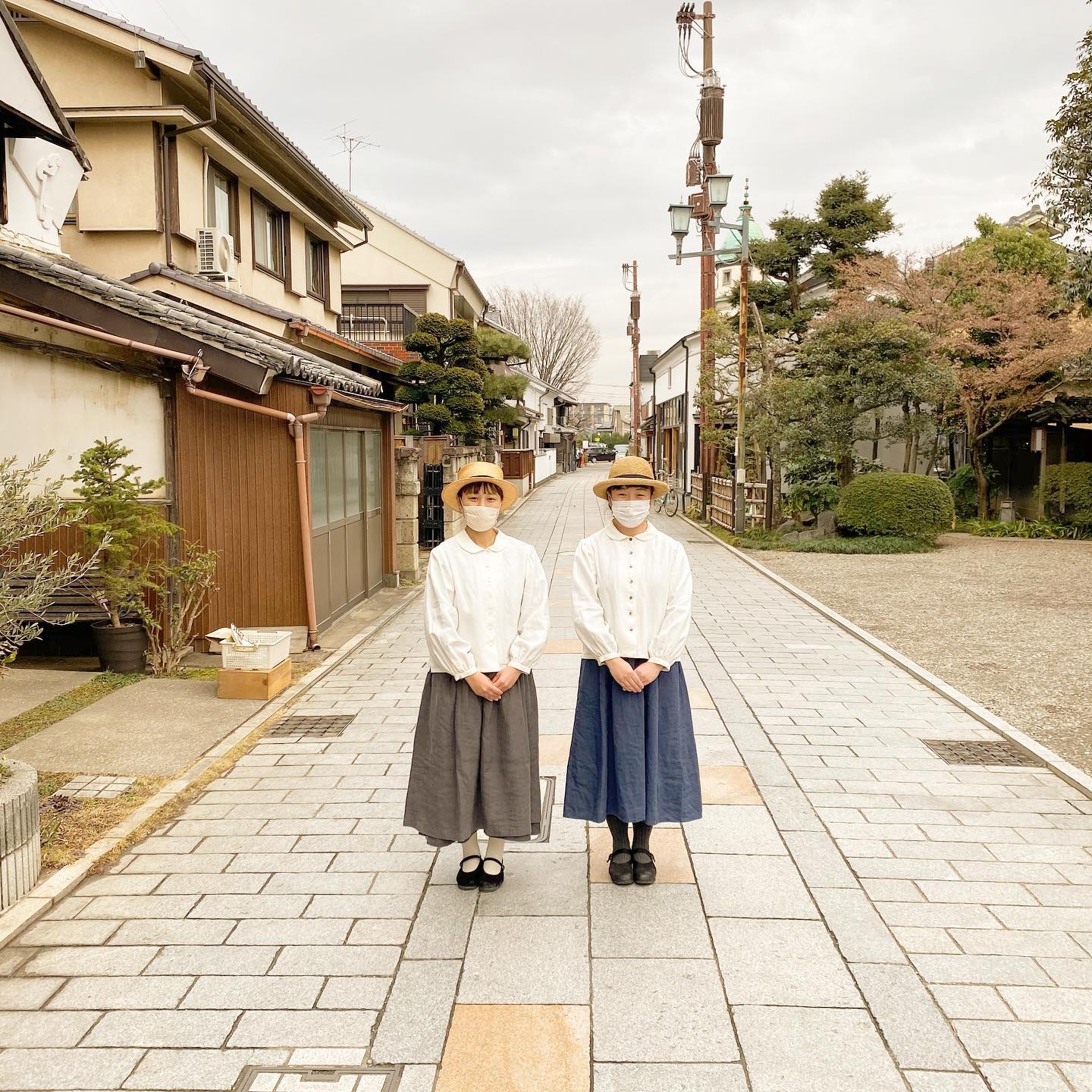 ・・もうすぐやってくるやわらかな春を想像して・・2021春夏帽子と洋服のオーダー会のお知らせです・いつものように会いたい人に逢いに行き、行きたい場所に訪れるこの春にはそんな日常が戻りますように・願いを込めまして今年も春夏の帽子と洋服のオーダー会を開催いたします。・2021年2月19日(金)〜23日(火)KIKONO店内にて・編み帽子は頭のサイズをお測りしてピッタリの帽子をお作りいたしますバオやラフィアの帽子も新作含めて沢山種類をご用意する予定です・同時にいくつかのデザインのお洋服オーダーも予定しています・・今年は店内混雑を避けるため、予約優先でのオーダー会とさせていただきます。オーダーご希望の方は開催期間中の来店日時をあらかじめお知らせいただけますようお願いいたします(予約のない時間帯であれば予約なしでも対応いたしますが、予約優先とさせていただきます)・ご予約はインスタグラムのDM、HPからのお問い合わせ、ご来店、お電話などいずれの方法でも受付させていただきます・・皆様とともに明るい春を迎えられますように・・新作やその他のデザインの帽子のお写真も追ってご紹介していきます・・#kikono #春夏帽子#春夏オーダー会#麦わら帽子