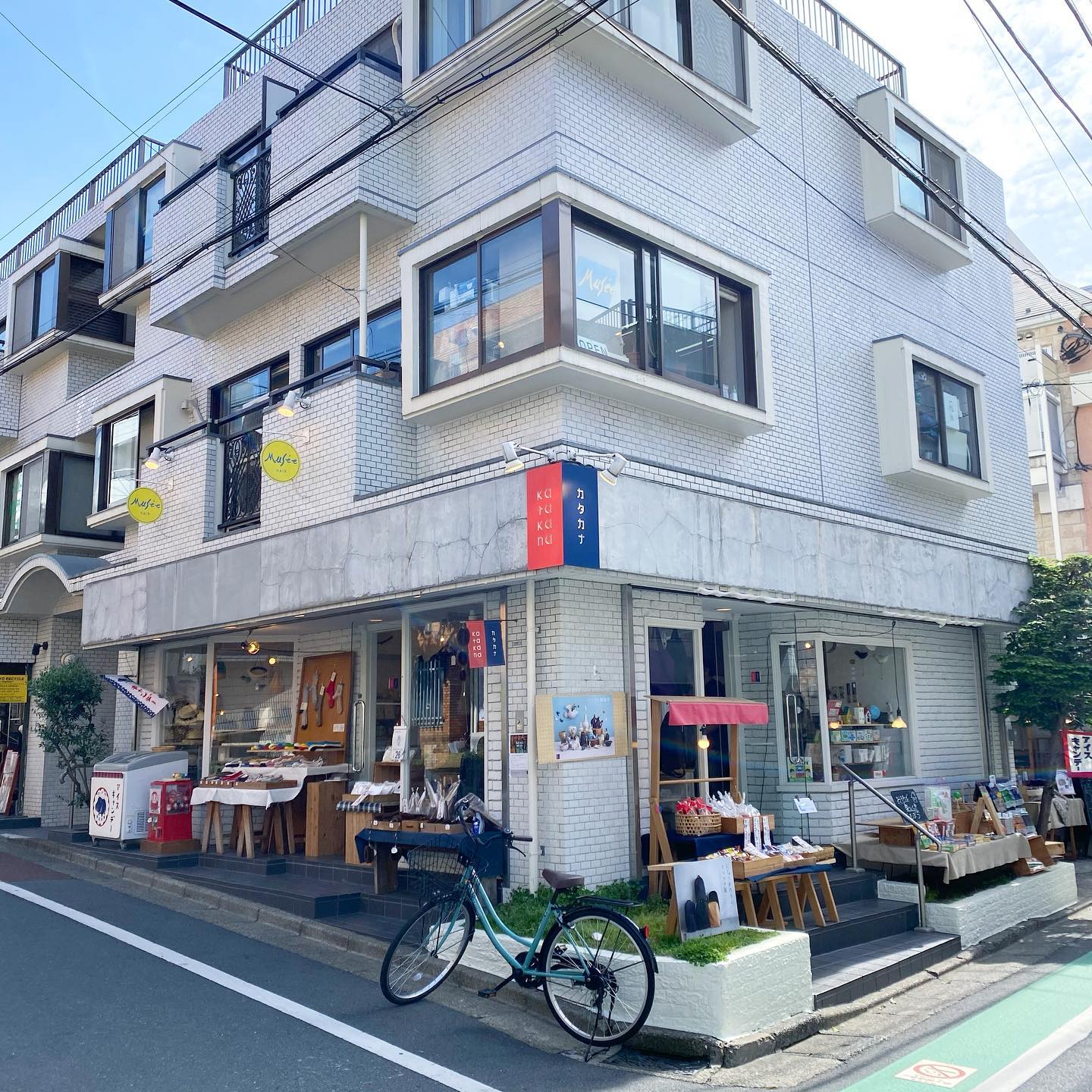 ・5月8日(土)と9日(日)は自由が丘のカタカナさん　@katakana_jiyugaoka のカタカナマルシェに出店いたします・自由が丘の駅からすぐにあるこだわりのお品を集めた素敵なお店です・帽子も洋服もたくさんお持ちしますので是非お待ちしています・・尚、本日5日(水)KIKONO店舗は定休日です・・