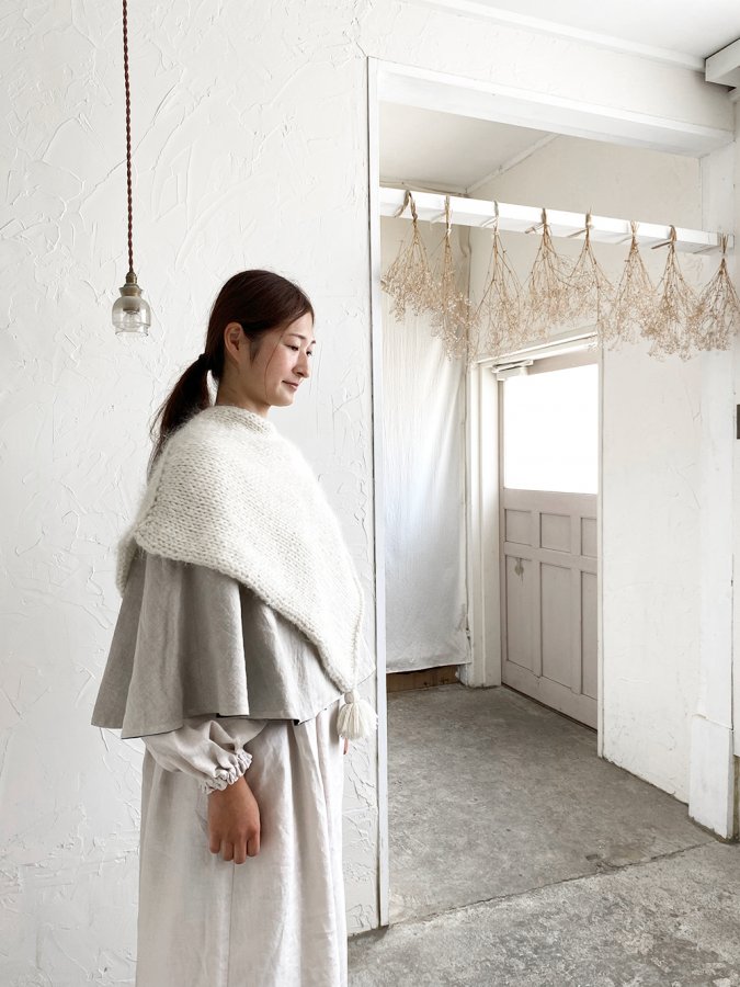 s3_C35_knitponcho_wh_06