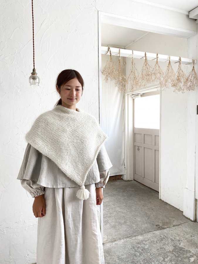 s3_C35_knitponcho_wh_07