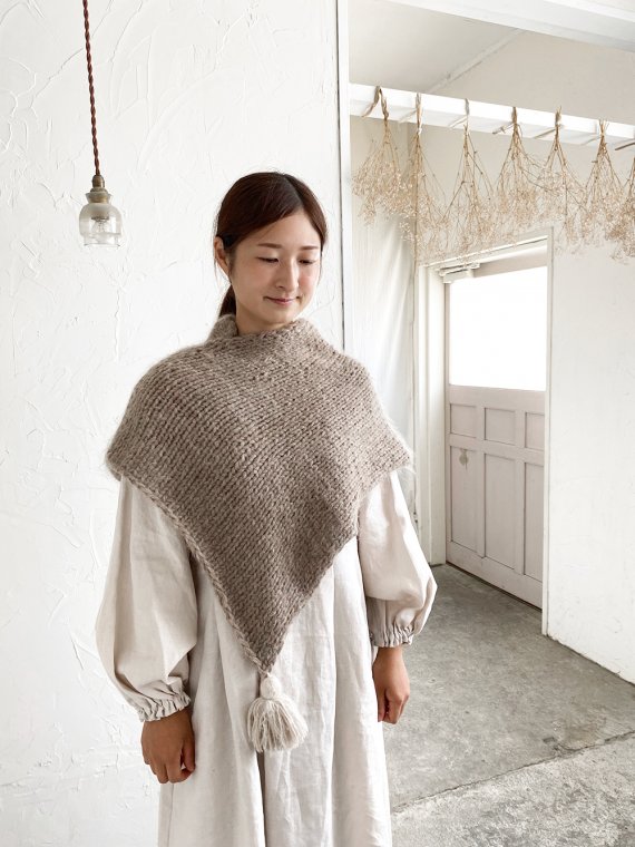 s3_H35_knitponcho_bg_02