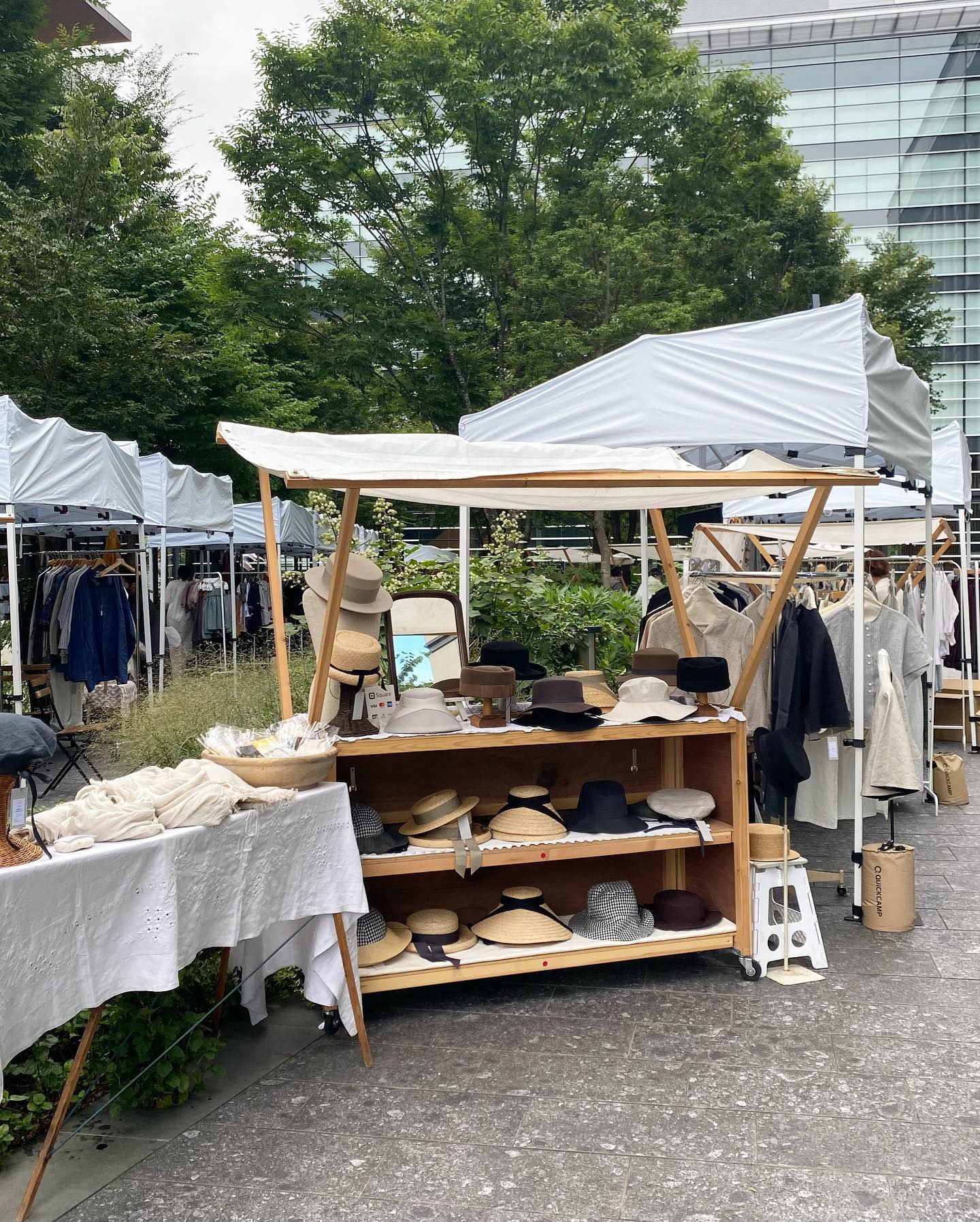 お店のある埼玉県川越市も朝から雪がしんしんと降り寒い一日でした明日はGREEN HOOP MARKETに出店します　@greenhoopmarket お天気は晴れて暖かくなる予報ですもう少しでやって来る春を想像しながら気持ちの良いGREEN SPRINGSの場所でのお買い物を楽しんでいただけたら嬉しいです開催時間は11:00から16:00までです東京都立川市緑町3-1@greensprings_view KIKONOは26番ブースSORANO HOTELの前です#greenhoopmarket